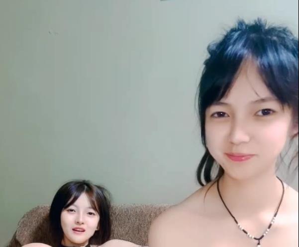 露脸姐妹花